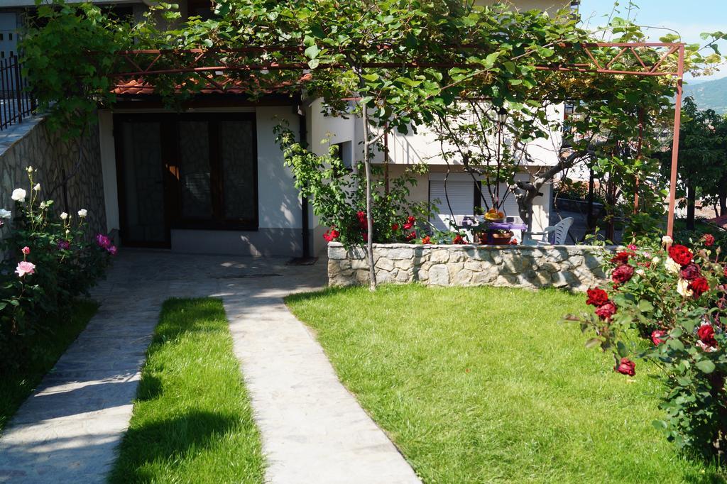 Snegar Apartments Охрид Екстериор снимка